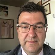 Laureato in chimica e tecnologie farmaceutiche , lezioni di chimica e di matematica studenti medie e superiori
